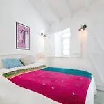 펜션 Stylish Town House In *