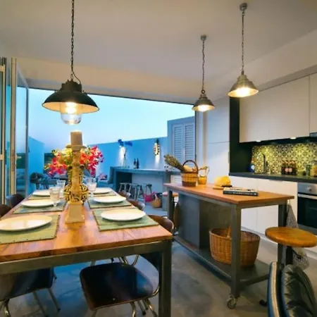 Stylish Town House In Vakantiehuis