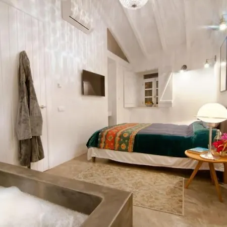 Stylish Town House In Vakantiehuis