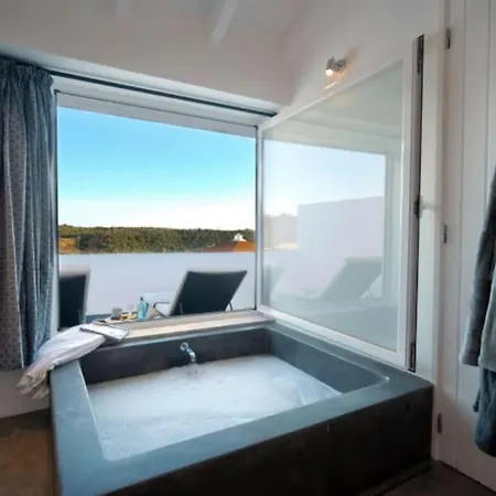 Vakantiehuis Stylish Town House In *