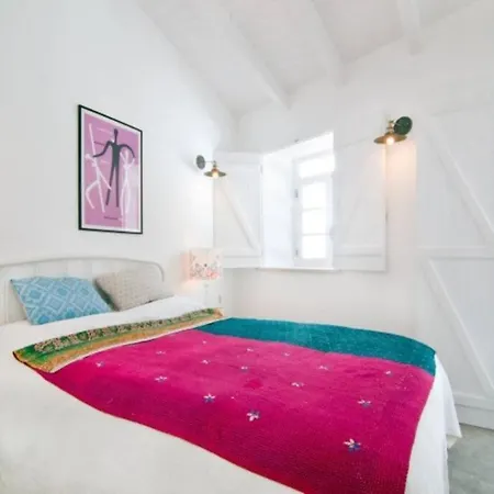 Vakantiehuis Stylish Town House In *