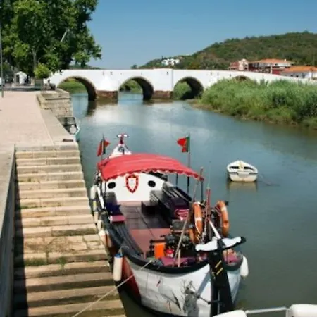 Vakantiehuis Stylish Town House In *